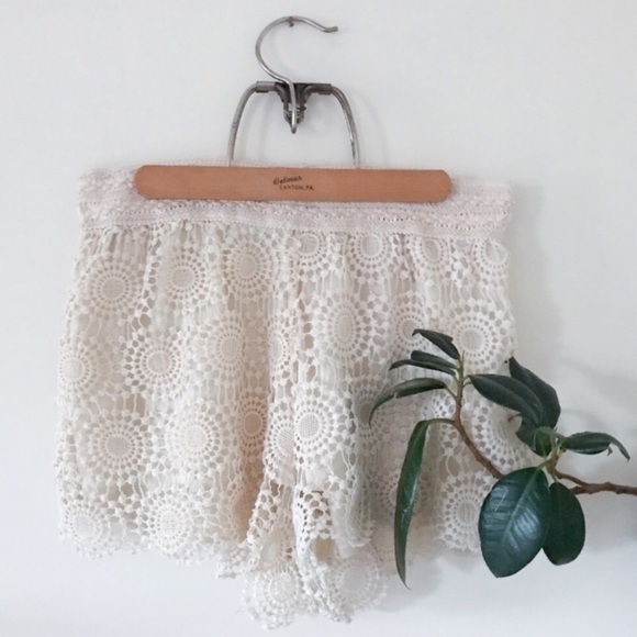 Japna Pants - Pretty Off White Lace Shorts Size L
